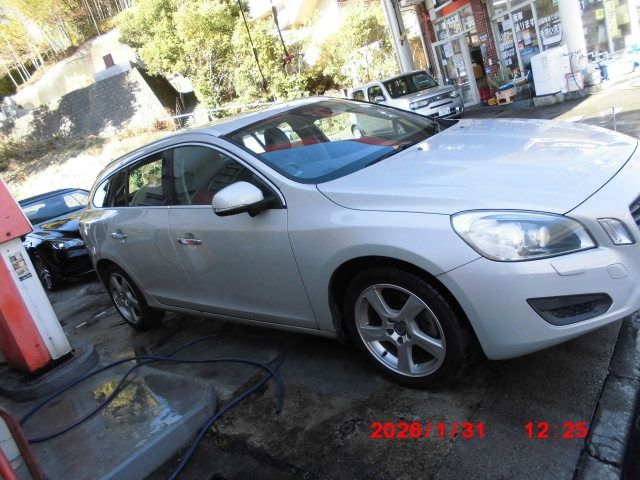 VOLVO V60 2012 Image 31