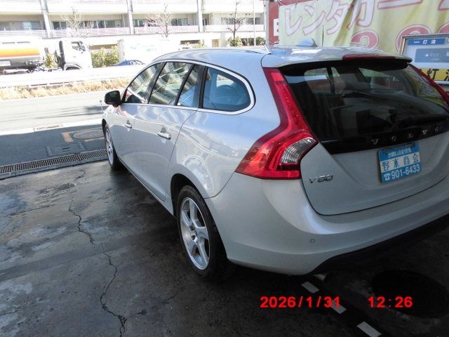 VOLVO V60 2012 Image 31
