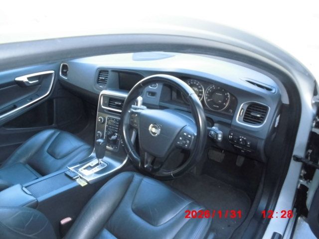 VOLVO V60 2012 Image 31