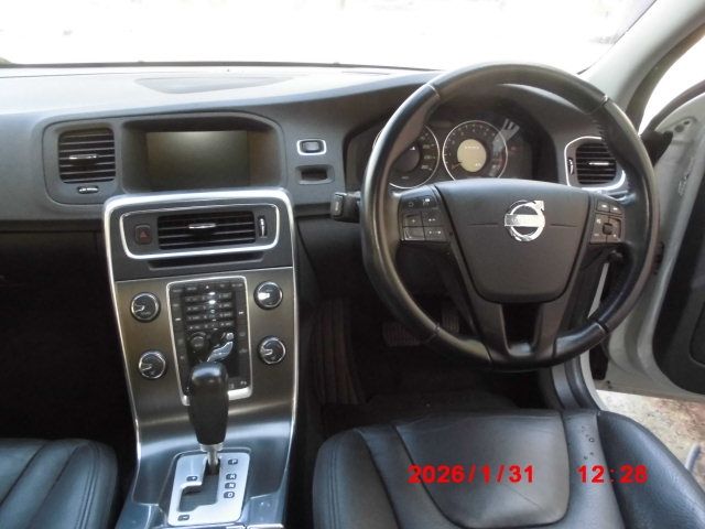 VOLVO V60 2012 Image 31