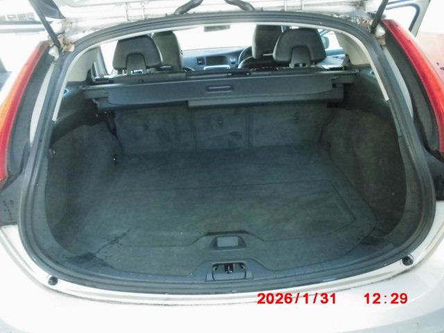 VOLVO V60 2012 Image 31