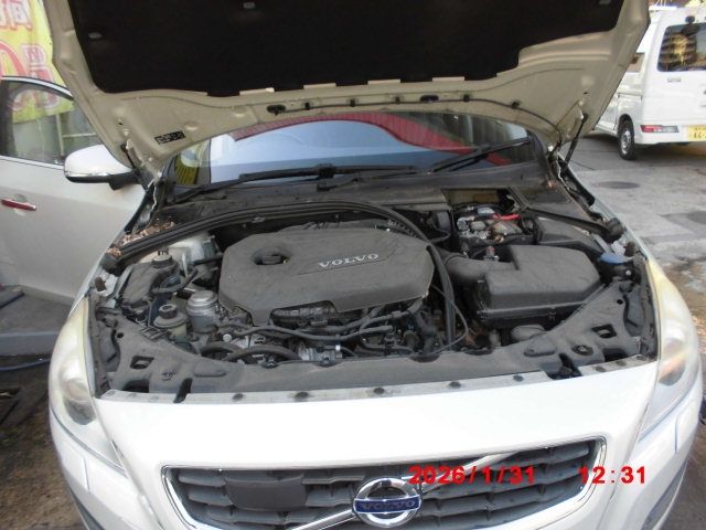 VOLVO V60 2012 Image 31