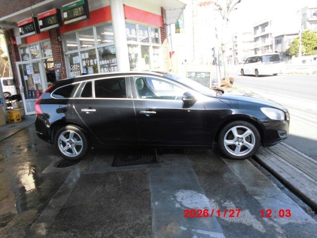 VOLVO V60 2012 Image 31