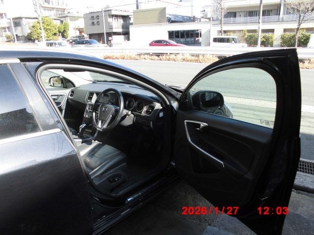 VOLVO V60 2012 Image 31