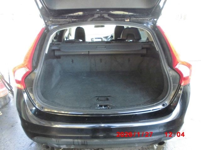 VOLVO V60 2012 Image 31