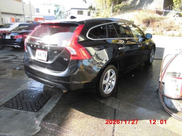 VOLVO V60 2012 Image 31