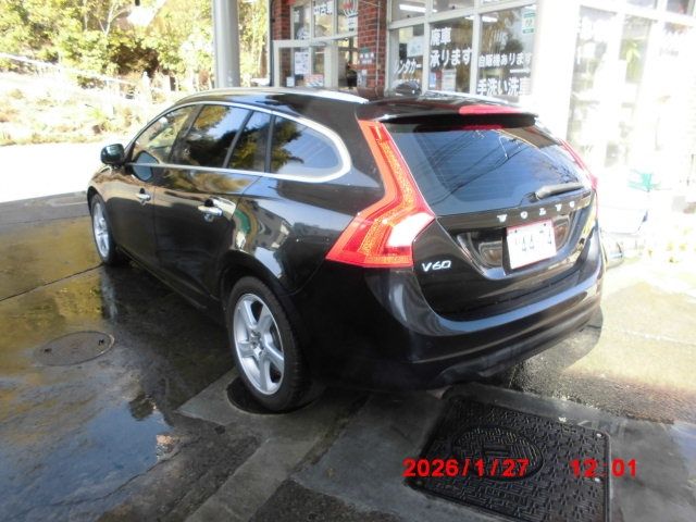 VOLVO V60 2012 Image 31
