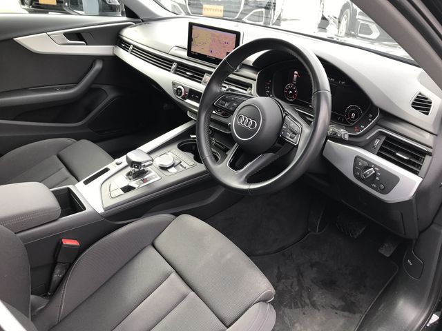 AUDI A4 AVANT 2019 Image 31