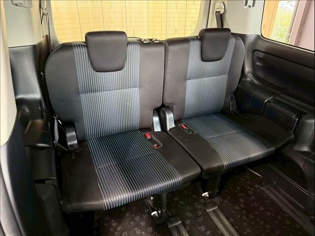 TOYOTA VOXY HYBRID 2017 Image 31