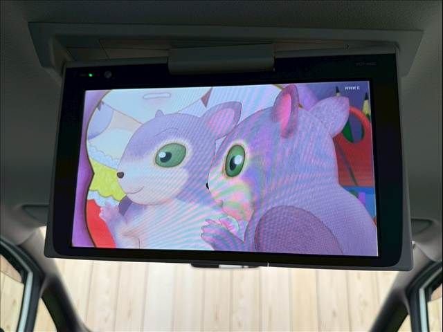 TOYOTA VOXY HYBRID 2017 Image 31