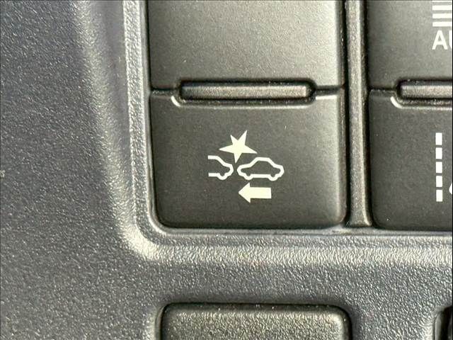 TOYOTA VOXY HYBRID 2017 Image 31