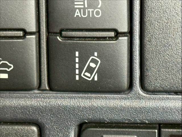 TOYOTA VOXY HYBRID 2017 Image 31