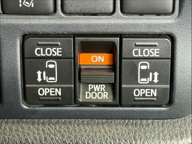 TOYOTA VOXY HYBRID 2017 Image 31