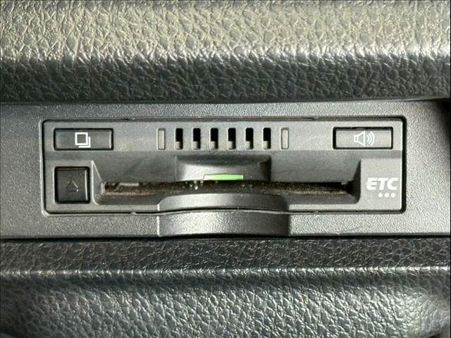 TOYOTA VOXY HYBRID 2017 Image 31