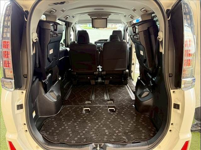 TOYOTA VOXY HYBRID 2017 Image 31