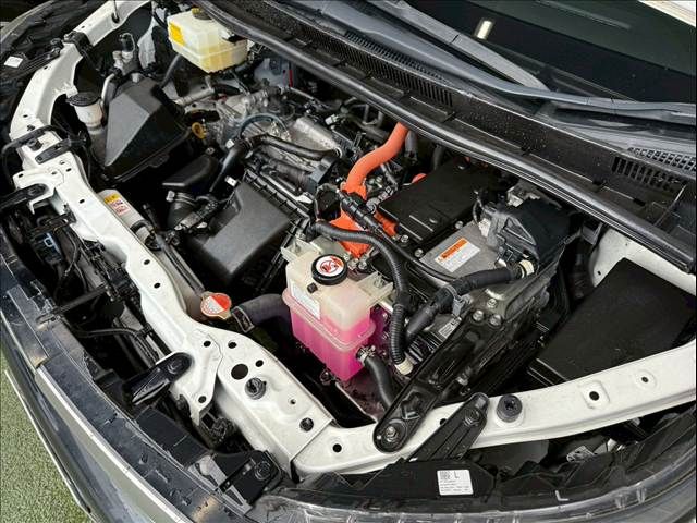 TOYOTA VOXY HYBRID 2017 Image 31