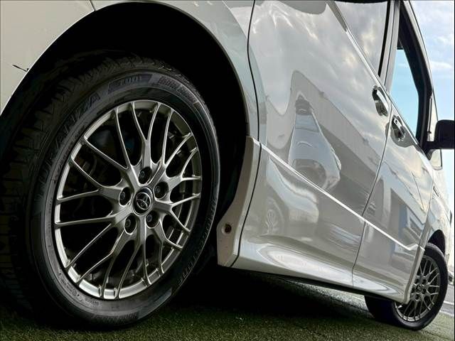 TOYOTA VOXY HYBRID 2017 Image 31