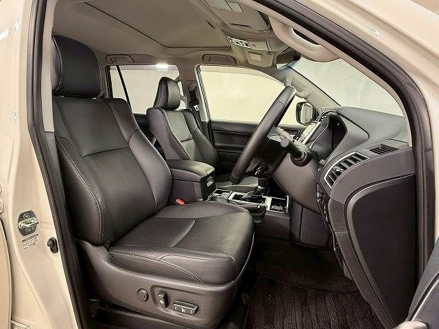 TOYOTA LANDCRUISER PRADO 2023 Image 31