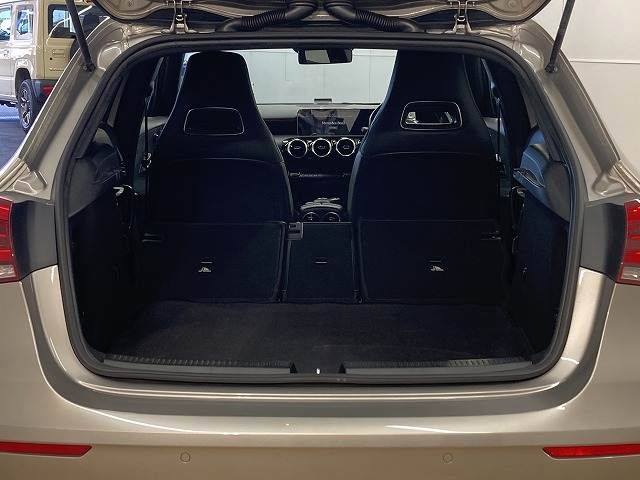 MERCEDES BENZ A CLAS 2018 Image 31