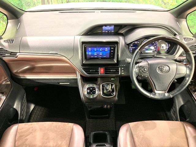 TOYOTA ESQUIRE HYBRID 2018 Image 31