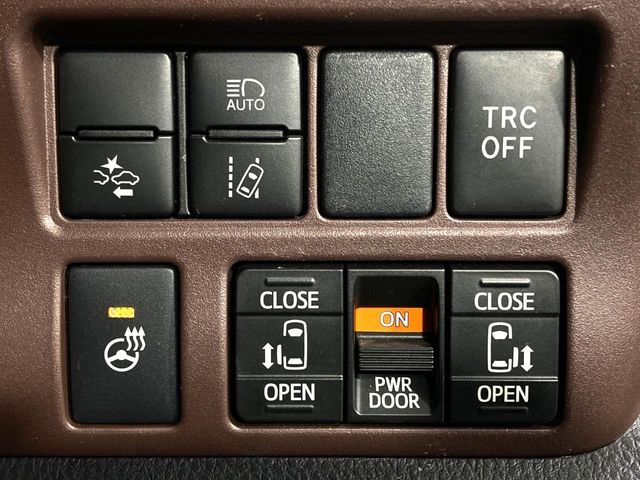 TOYOTA ESQUIRE HYBRID 2018 Image 31