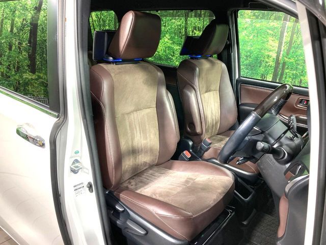 TOYOTA ESQUIRE HYBRID 2018 Image 31