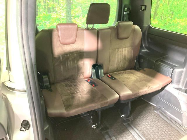 TOYOTA ESQUIRE HYBRID 2018 Image 31