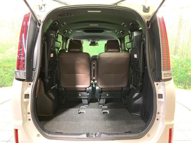 TOYOTA ESQUIRE HYBRID 2018 Image 31