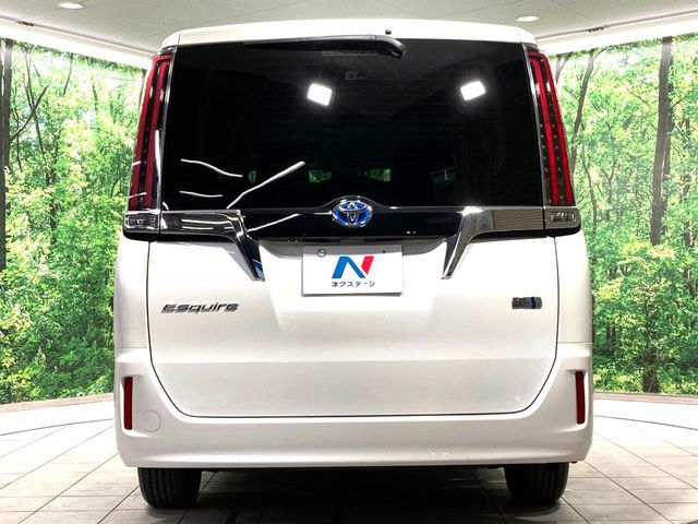 TOYOTA ESQUIRE HYBRID 2018 Image 31