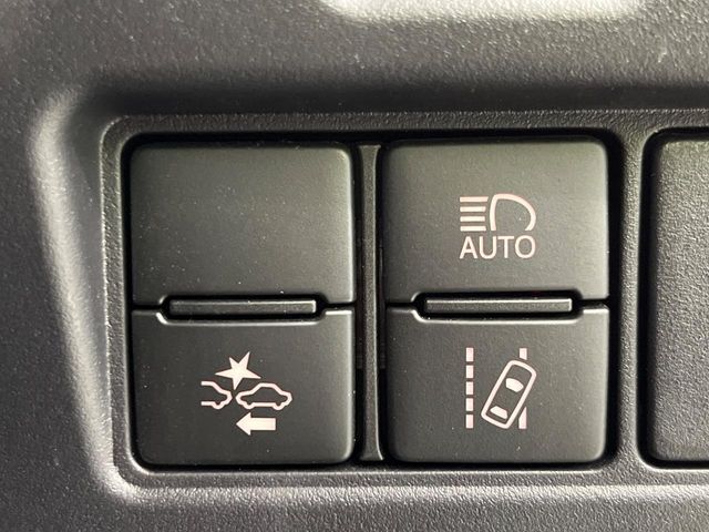 TOYOTA VOXY HYBRID 2021 Image 31