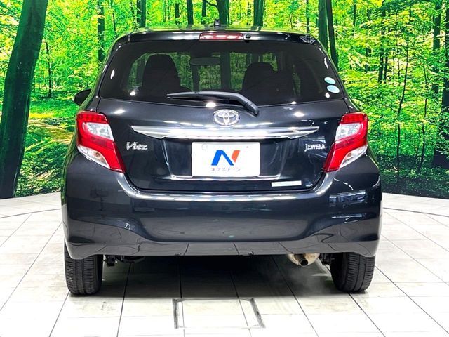 TOYOTA VITZ 2017 Image 31