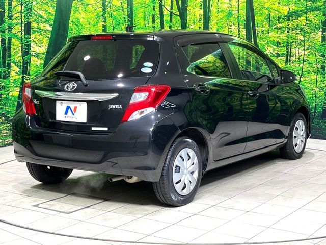 TOYOTA VITZ 2017 Image 31