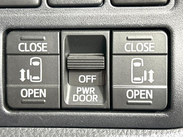 TOYOTA VOXY HYBRID 2019 Image 31