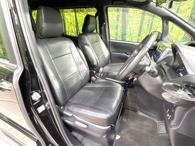 TOYOTA VOXY HYBRID 2019 Image 31