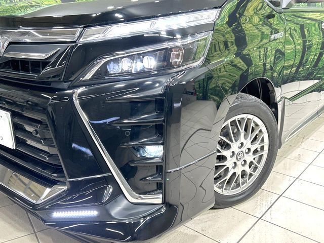 TOYOTA VOXY HYBRID 2019 Image 31