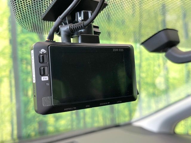 TOYOTA PRIUS ALPHA 2014 Image 31