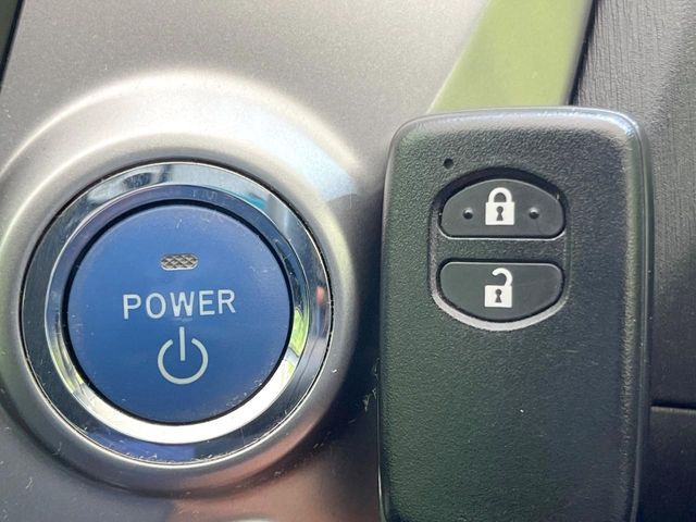 TOYOTA PRIUS ALPHA 2014 Image 31