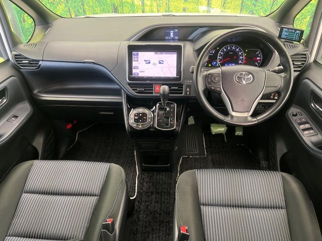 TOYOTA VOXY 2017 Image 31