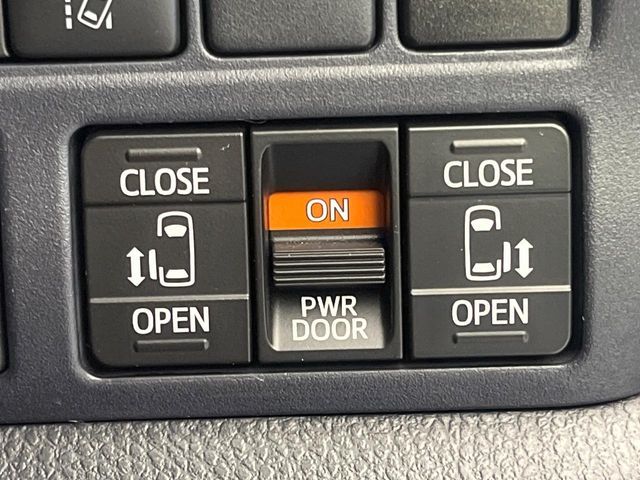 TOYOTA VOXY 2017 Image 31