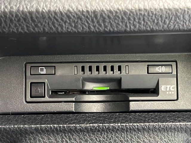 TOYOTA VOXY 2017 Image 31