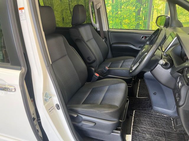 TOYOTA VOXY 2017 Image 31