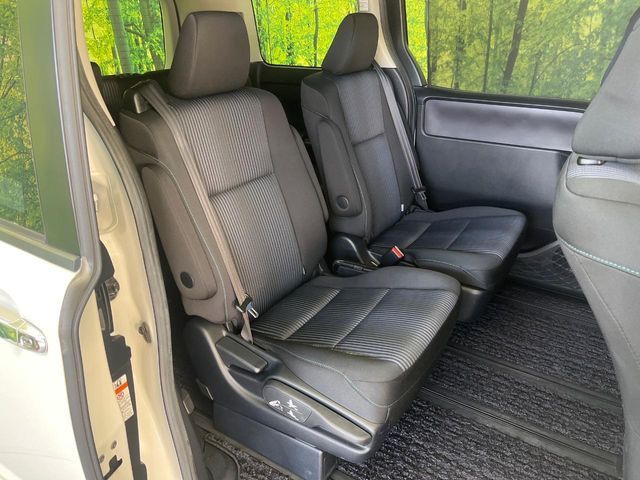 TOYOTA VOXY 2017 Image 31