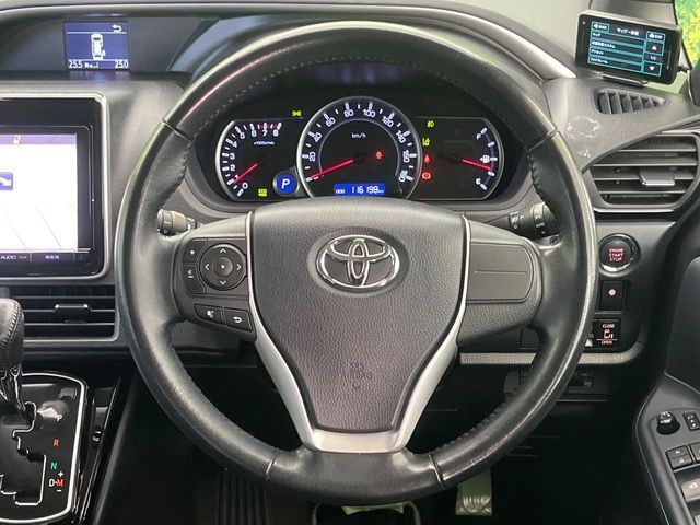 TOYOTA VOXY 2017 Image 31