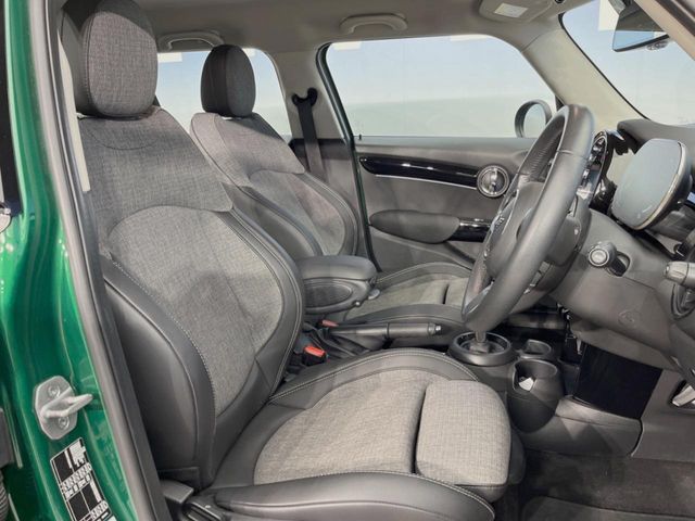 BMW MINI COOPER D 5DOOR 2022 Image 31