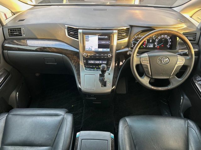 TOYOTA VELLFIRE 2013 Image 31