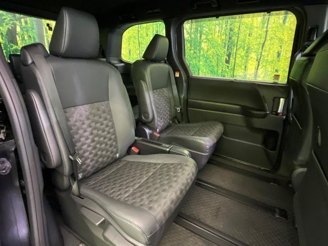 TOYOTA VOXY HYBRID 2023 Image 31