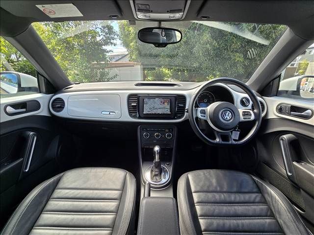 VOLKSWAGEN THE BEETL 2012 Image 31