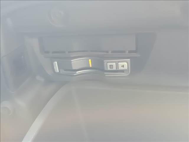 VOLKSWAGEN THE BEETL 2012 Image 31