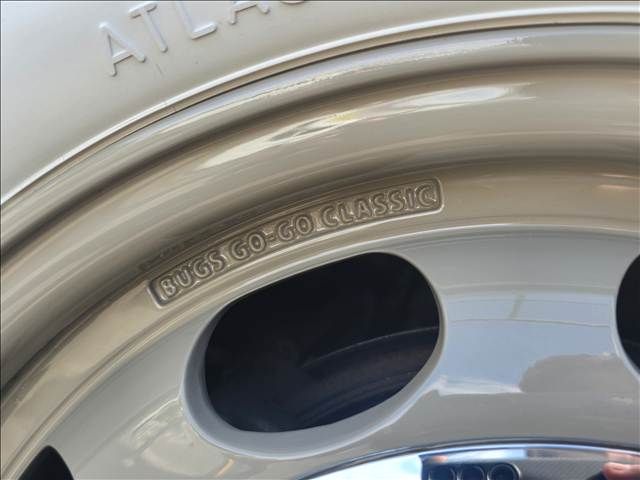 VOLKSWAGEN THE BEETL 2012 Image 31