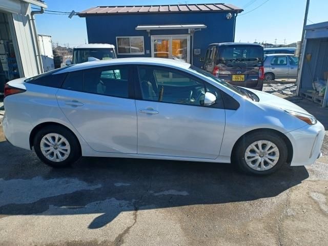 TOYOTA PRIUS 4WD 2021 Image 31